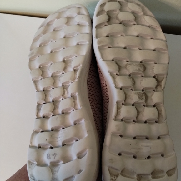 Skechers Women's  Goga Max sneakers - Picture 7 of 11